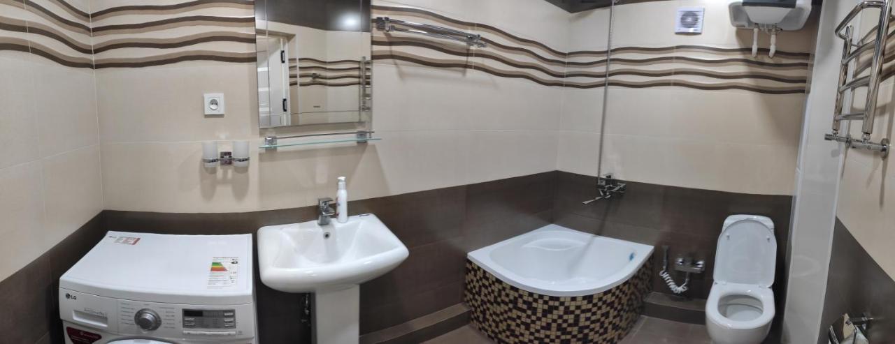 טשקנט 1-Bedroom Apartment In The Very City Center מראה חיצוני תמונה